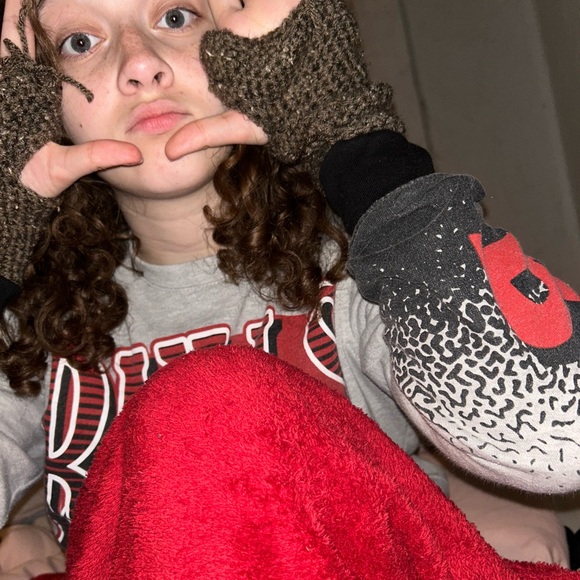 Handmade Fingerless Gloves 🐻 - Picture 2 of 3